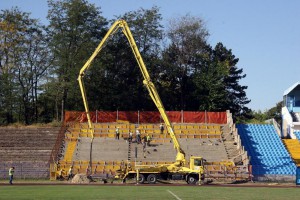 Rekonstrukcija tribine do kraja oktobra 2012.