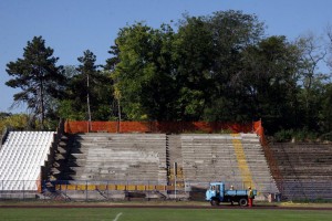 Rekonstrukcija tribine do kraja oktobra 2012.