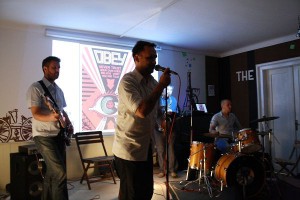 Nastupi bendova Stuttgart online i Ljudske potrebe