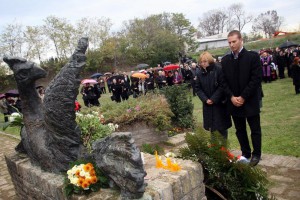 "Ptica slomljenih krila" - Odavanje počasti pogubljenima