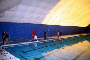 Postavljanje zaštitnog balona na bazen u Dudovoj šumi