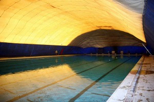 Postavljanje zaštitnog balona na bazen u Dudovoj šumi
