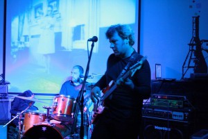 Koncert bendova "Nebo je crveno" i "Kazna za uši"