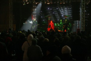 Doček Nove godine na Gradskom trgu -  Henrietta Der i grupa "Sugarloaf"