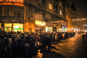 Osveštanje i paljenje badnjaka na Trgu