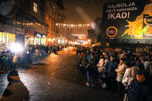 Osveštanje i paljenje badnjaka na Trgu