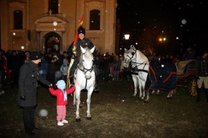 Osveštanje i paljenje badnjaka na Trgu