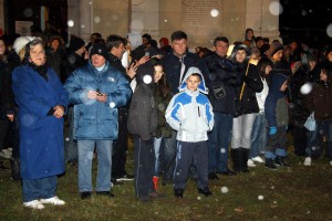 Osveštanje i paljenje badnjaka na Trgu