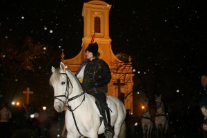 Osveštanje i paljenje badnjaka na Trgu