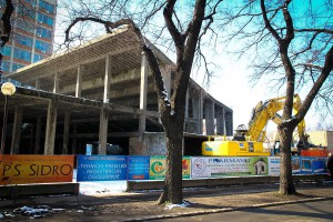 Pripreme za rušenje betonskog skeleta