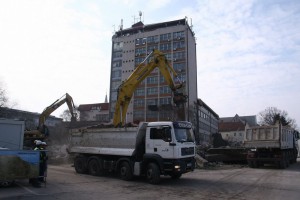 Srušen skelet kod Otvorenog univerziteta