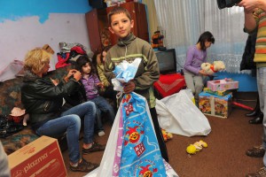 Nova akcija "Srce za decu": Ceca Kitić posetila porodice Vukotić i Kuktin (foto: Oliver Bunić)