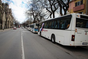 Polazak simpatizera SNS i ostalih zainteresovanih na protestni skup "Stop razbijanju Srbije"