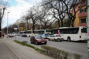 Polazak simpatizera SNS i ostalih zainteresovanih na protestni skup "Stop razbijanju Srbije"
