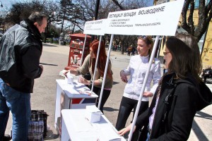SNS, potpisivanje peticije protiv vojvođanske deklaracije