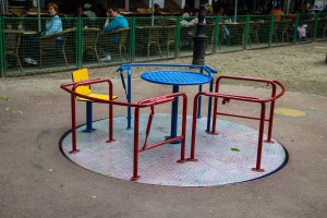 Renoviranje dečjeg parka (igrališta) u centru grada