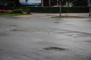 Saobraćajka na raskrsnici: Vatrogasno vozilo u intervenciji i putničko vozilo