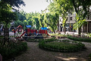 Radovi na izgradnji dečjeg igrališta kod Franjevačke crkve