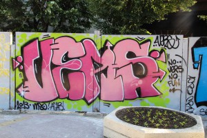 Oslikavanje ograde gradilišta Narodnog pozorišta (posle prvog dana)