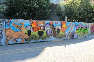 Oslikavanje ograde gradilišta Narodnog pozorišta (posle prvog dana)