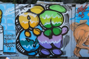 Oslikavanje ograde gradilišta Narodnog pozorišta (posle prvog dana)