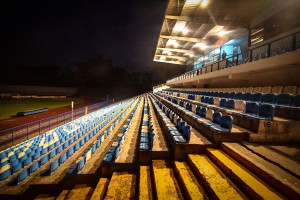 Gradski stadion pod sjajem pomoćnih reflektora