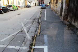 Kombinovani parking i pešačka staza u ulici Vuka Karadžića
