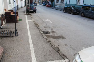 Kombinovani parking i pešačka staza u ulici Vuka Karadžića
