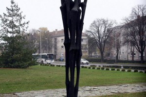 Polaganje venaca na spomenik "Balada vešanih"