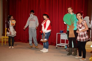 Rotaract akcija podele novogodišnjih paketića deci