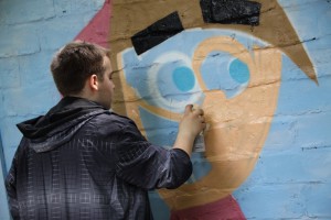 Oslikavanje dela zida u dvorištu PU "Naša radost"