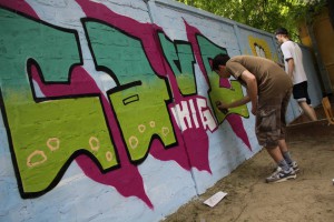 Oslikavanje dela zida u dvorištu PU "Naša radost"