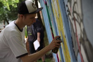 Oslikavanje dela zida u dvorištu PU "Naša radost"