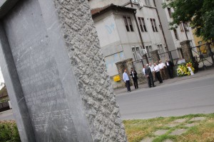 Polaganje venaca na spomenik stradalim Jevrejima