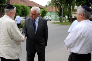 Polaganje venaca na spomenik stradalim Jevrejima