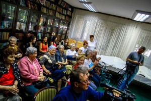 Druženje učenika Politihničke škole sa stanarima Gerontološkog centra
