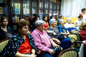 Druženje učenika Politihničke škole sa stanarima Gerontološkog centra