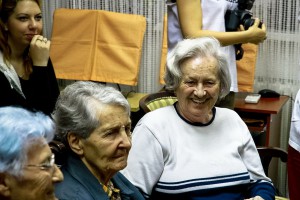 Druženje učenika Politihničke škole sa stanarima Gerontološkog centra