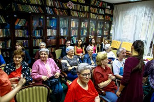 Druženje učenika Politihničke škole sa stanarima Gerontološkog centra