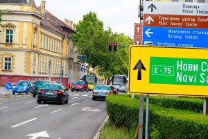 Signalizaciono obeležavanje raskrsnice savremenom tehnologijom - hladnom plastikom