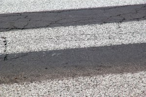 Signalizaciono obeležavanje raskrsnice savremenom tehnologijom - hladnom plastikom