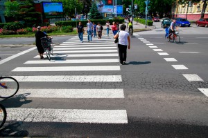 Signalizaciono obeležavanje raskrsnice savremenom tehnologijom - hladnom plastikom