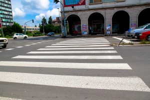 Signalizaciono obeležavanje raskrsnice savremenom tehnologijom - hladnom plastikom