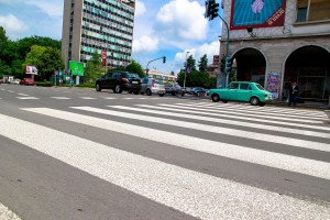 Signalizaciono obeležavanje raskrsnice savremenom tehnologijom - hladnom plastikom