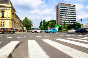Signalizaciono obeležavanje raskrsnice savremenom tehnologijom - hladnom plastikom