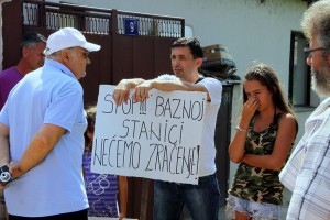 Protest zbog postavljanja bazne stanice u naselju Ker