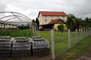 Ministar Selaković u poseti ekonomiji Okružnog zatvora