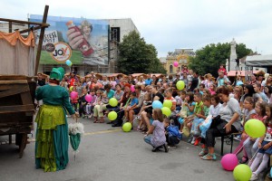 Dan grada 2014: Izvođenje predstave Dečjeg pozorišta Branka Mihaljevića iz Osijeka