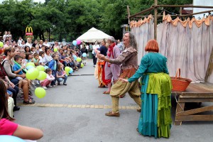 Dan grada 2014: Izvođenje predstave Dečjeg pozorišta Branka Mihaljevića iz Osijeka