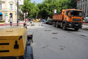 Radovi na obnovi usporivača saobraćaja kod zgrade "Jadran"